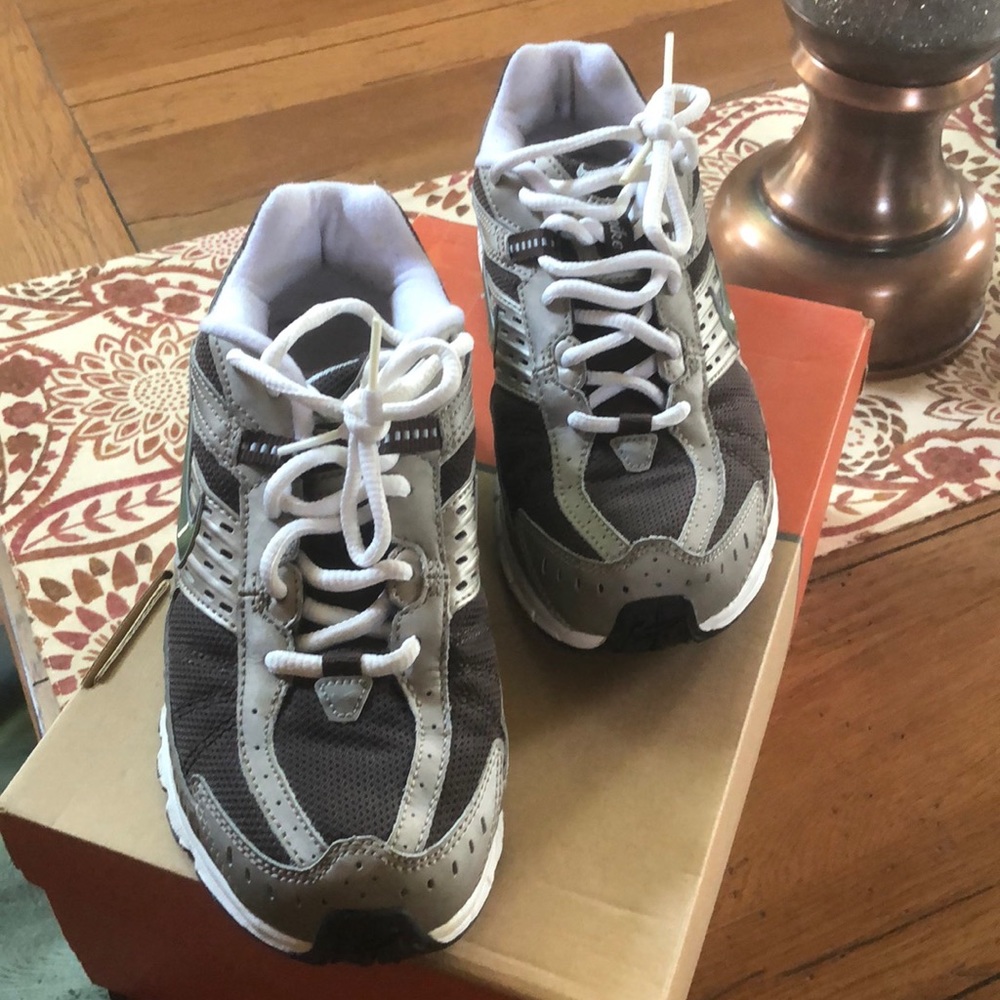 VINTAGE -NIKE 8 WIDE